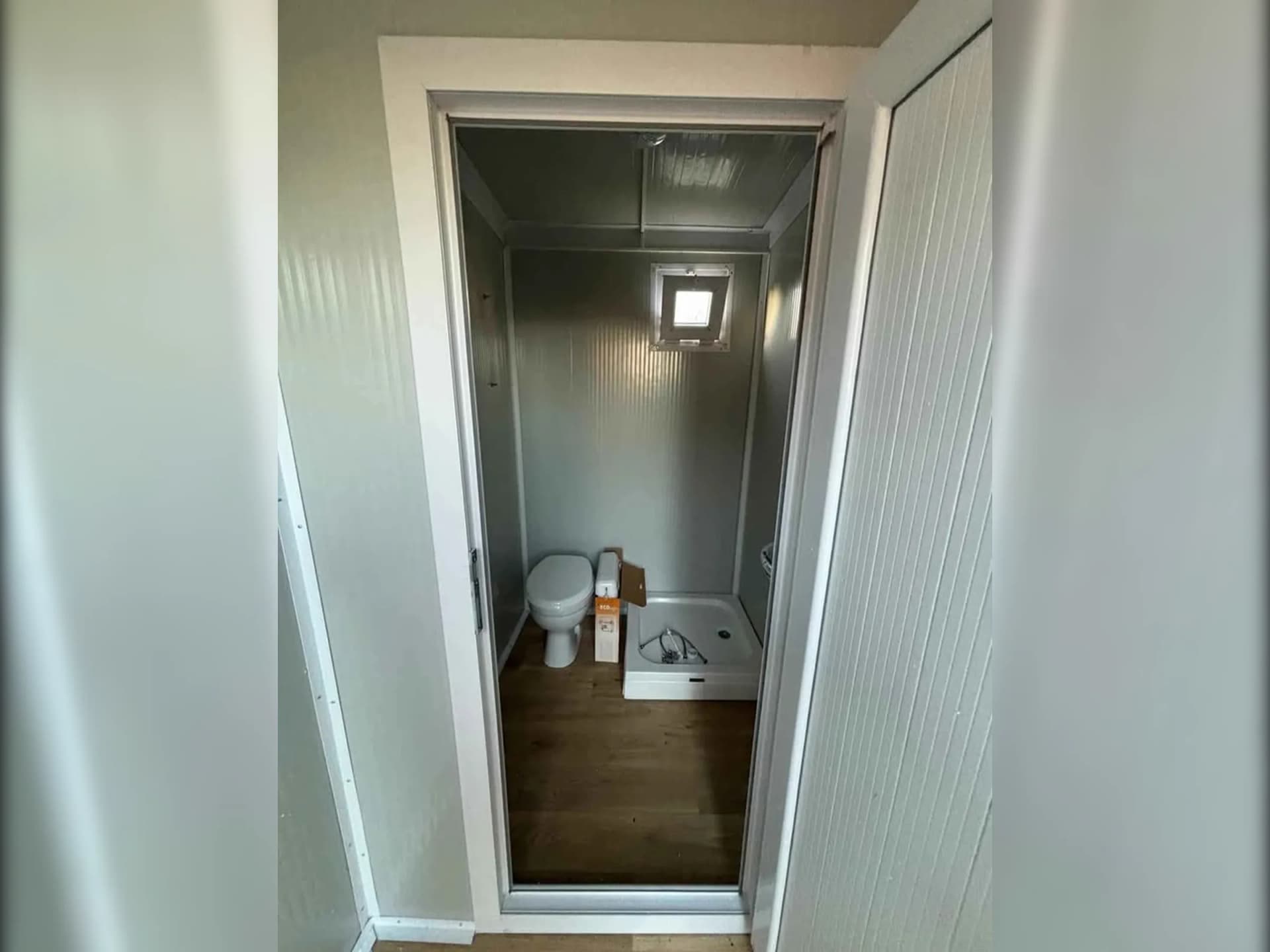 konteyner ev iç koridor ve wc geçiş alanı