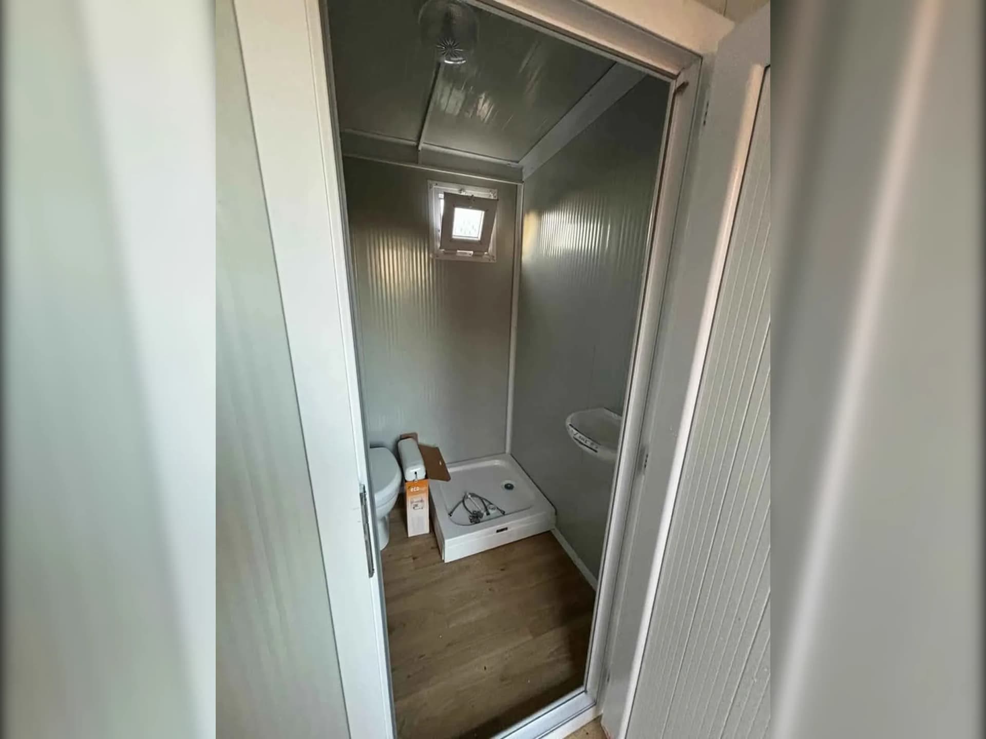 konteyner ev banyo duş alanı modern tasarım