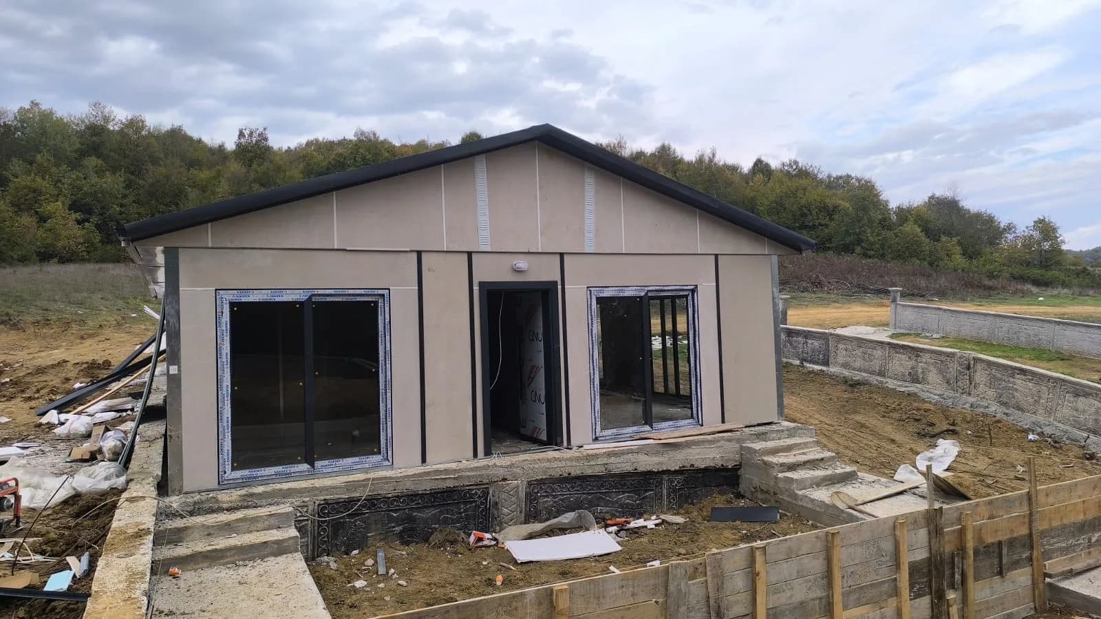 84m² Tepe Manayır Köyü Metal Kiremit Çatılı Prefabrik Konut Projesi thumbnail 4