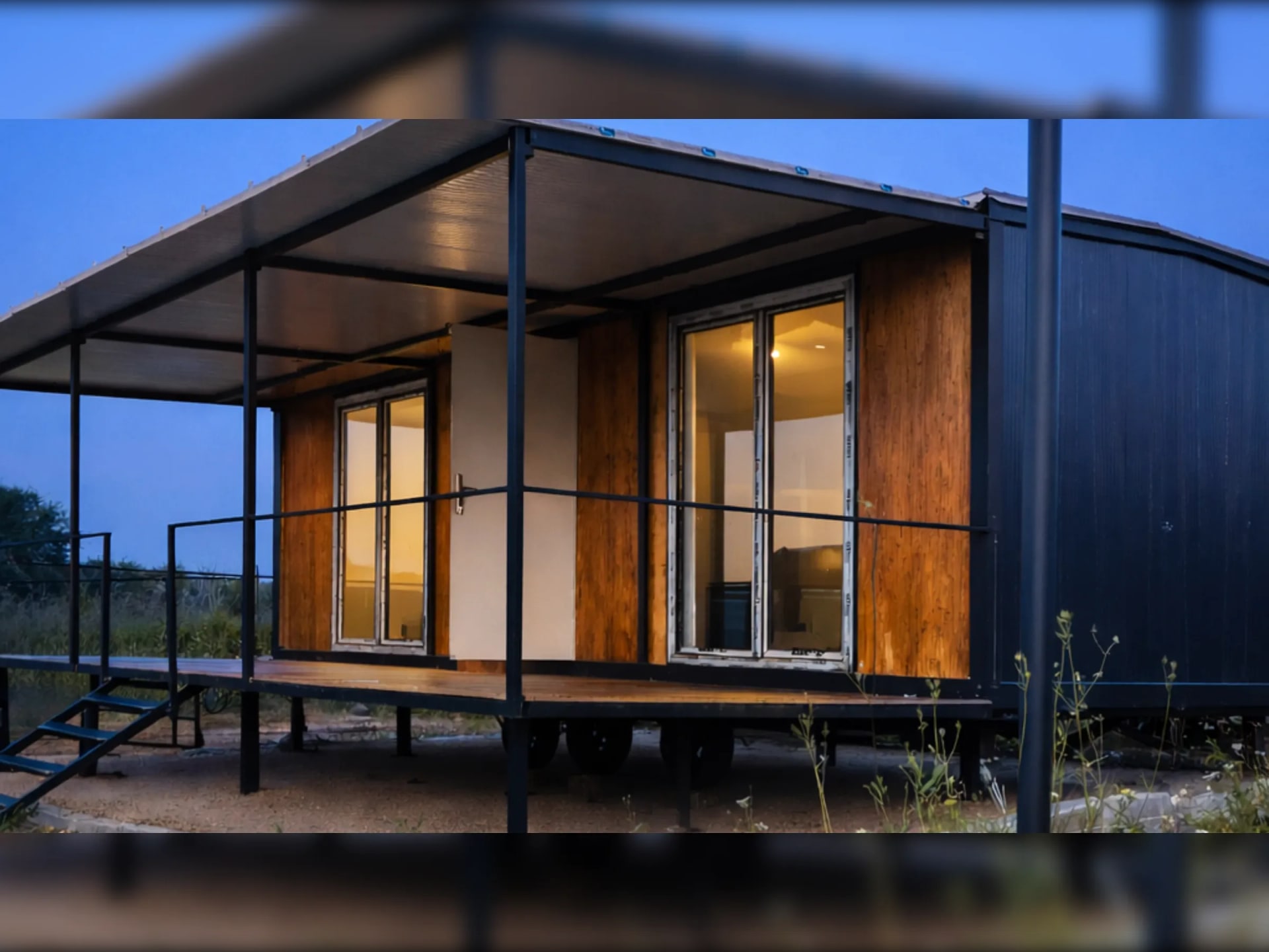 21 m2 konteyner ev – 18 m2 verandalı açık ahşap antrasit modern tasarım