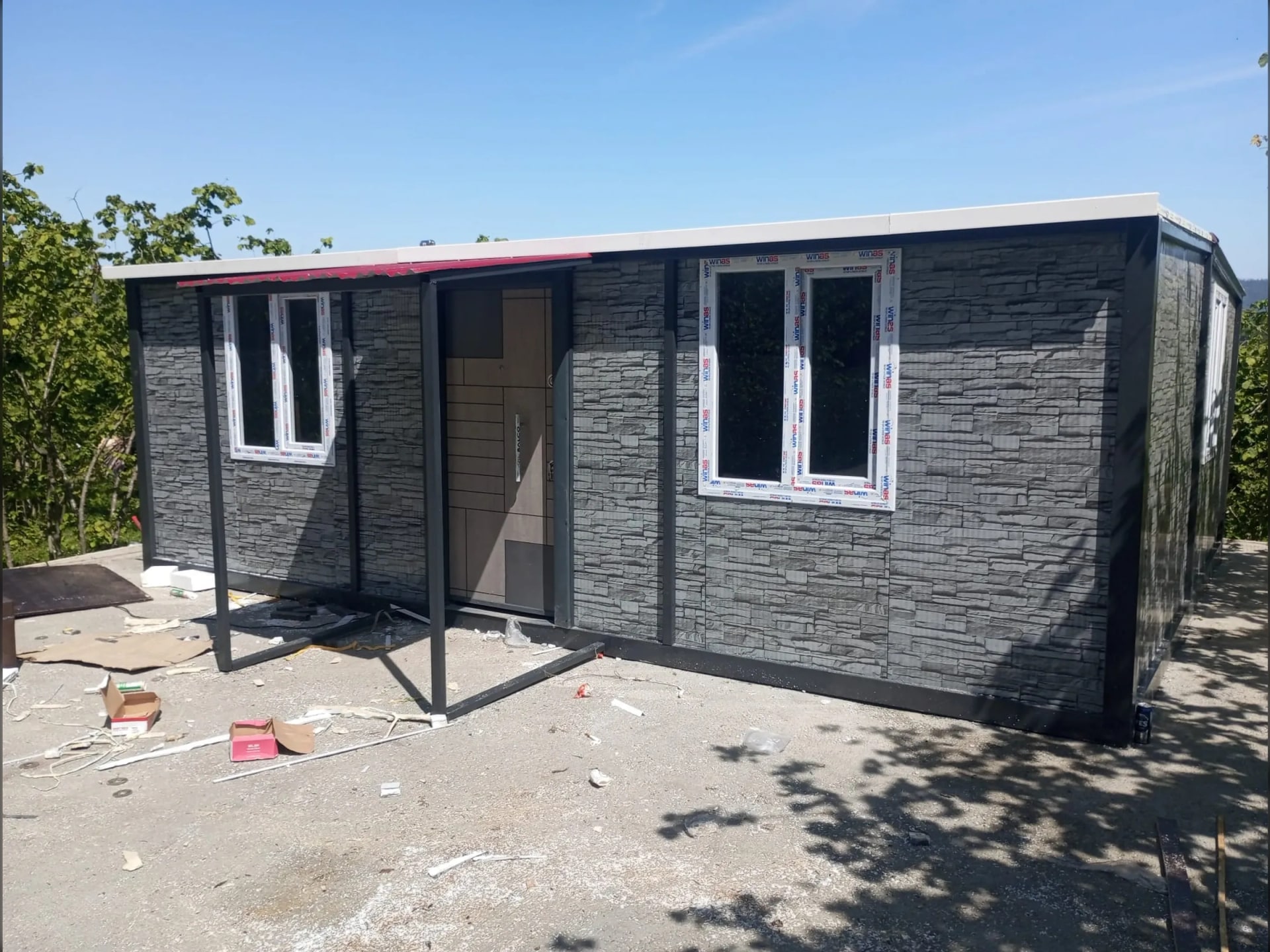 42 m2 birleşim konteyner ev gri taş desen dış görünüm