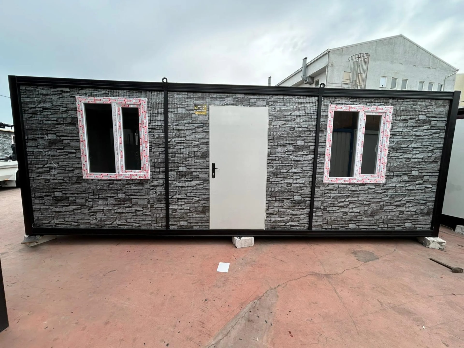 21 m2 gri taş desen şantiye konteyner ofis dış görünüm