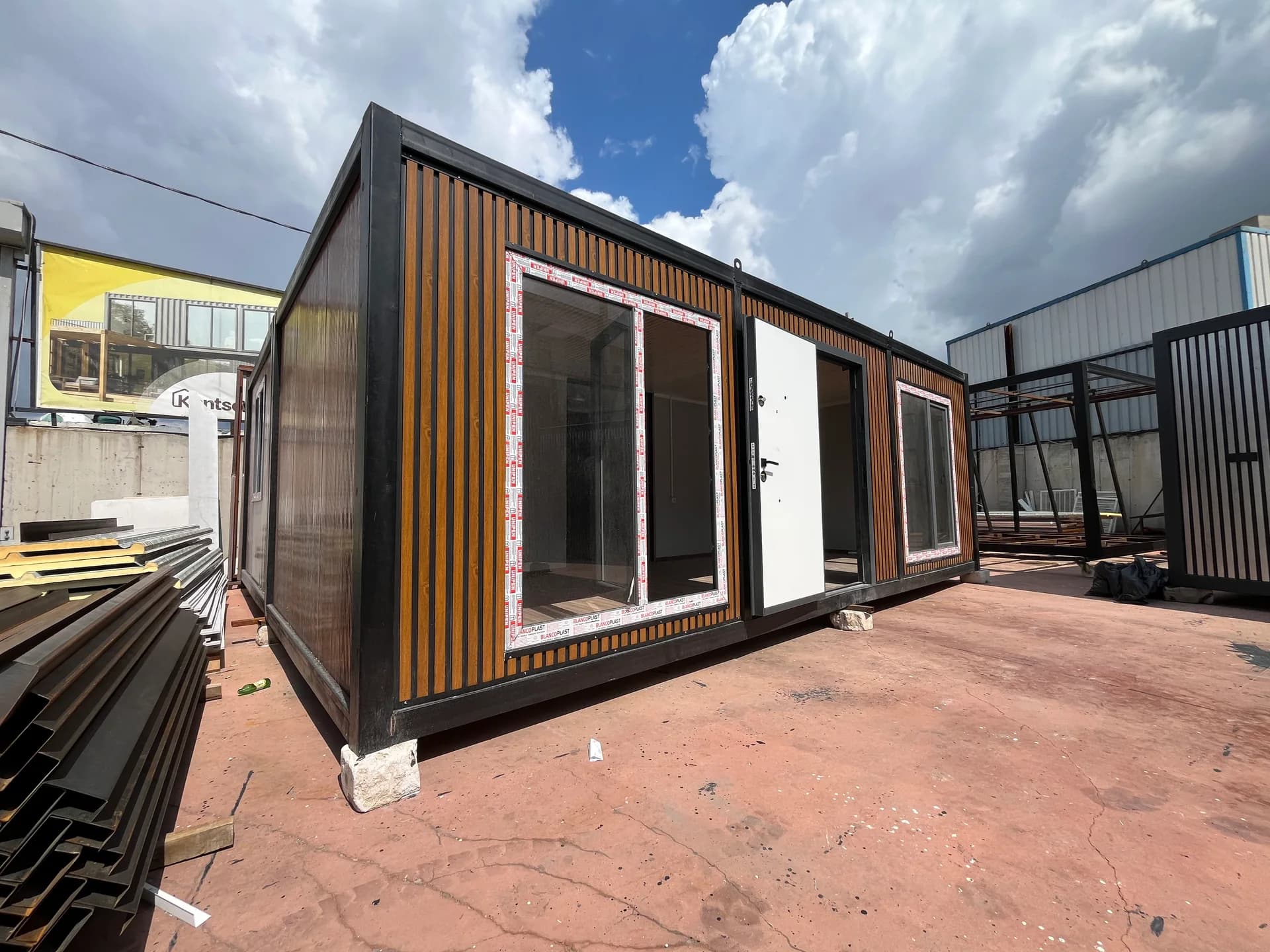 42m² 2+1 Dekoratif Kaplama Birleşim Modeli Konteyner Ev