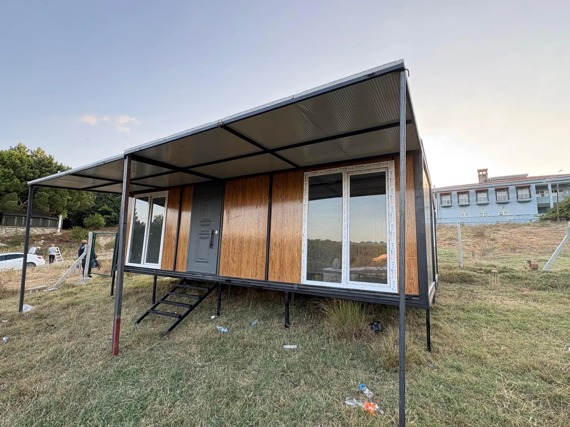 48 m2 konteyner ev 8 m2 sundurma dış görünüm